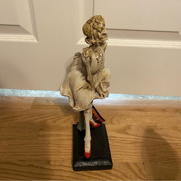Marilyn Monroe skeleton figurine Halloween Decor NEW Figure Red Shoes Ghost - Picture 5 of 6